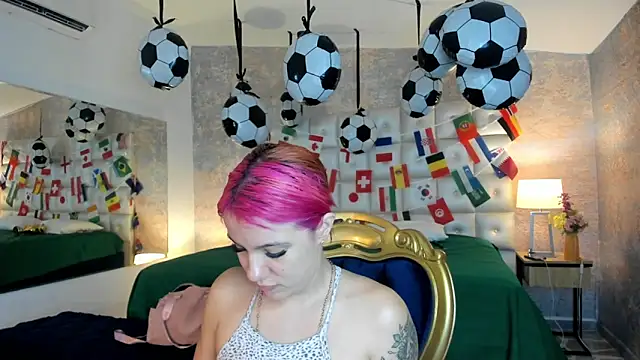 Snapshot of MelaniieRoux chatting on 15, 6, 2026 MelaniieRoux online show from 15, 6, 2026