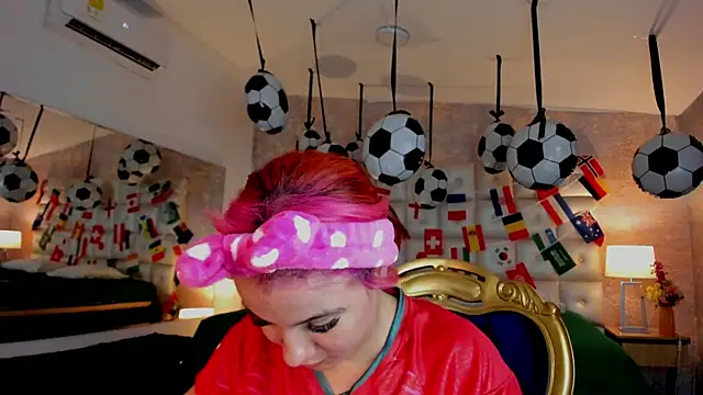 Snapshot of MelaniieRoux chatting on 23, 6, 2026 MelaniieRoux online show from 23, 6, 2026