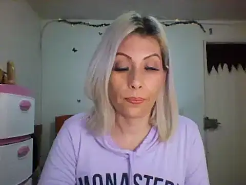 alixia81 online show from 8, 1, 2025