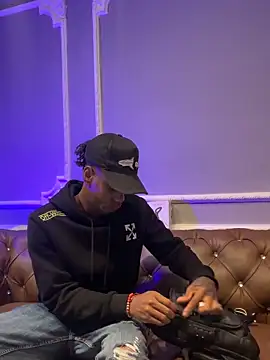 AaronCruz  online show from 27, 2, 2025