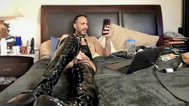 kinkyguy32323 online show from 29, 3, 2026