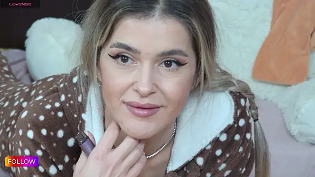 Snapshot of Sarah-Hart chatting on 23, 12, 2024 Sarah-Hart online show from 23, 12, 2024