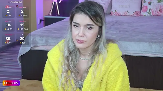 Snapshot of Sarah-Hart chatting on 17, 2, 2025 Sarah-Hart online show from 17, 2, 2025