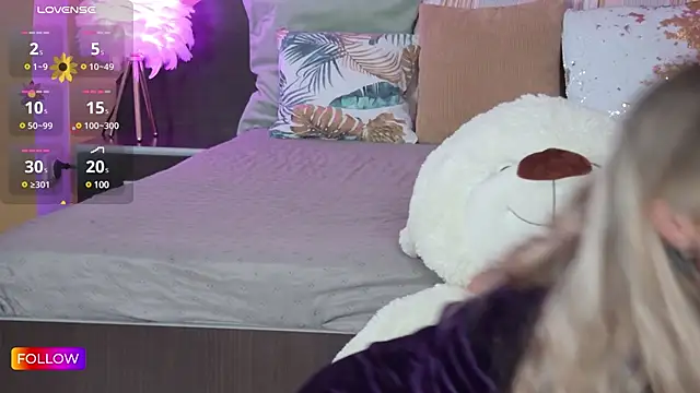 Snapshot of Sarah-Hart chatting on 5, 3, 2025 Sarah-Hart online show from 5, 3, 2025