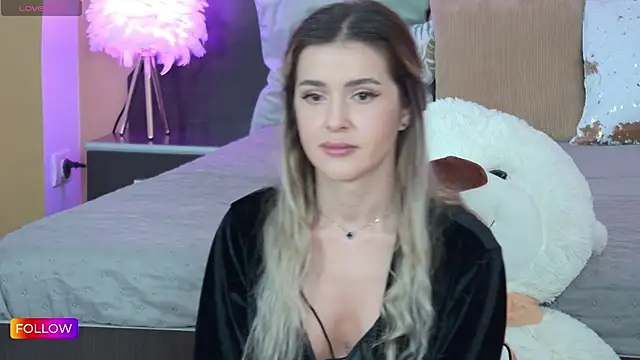 Snapshot of Sarah-Hart chatting on 6, 3, 2025 Sarah-Hart online show from 6, 3, 2025