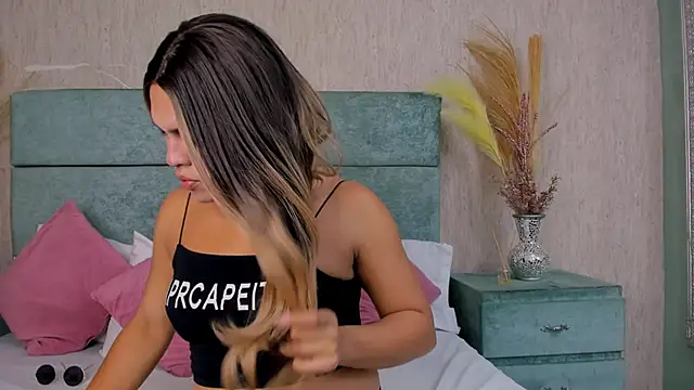 Snapshot of kimCosseyy chatting on 25, 10, 2025 kimCosseyy online show from 25, 10, 2025