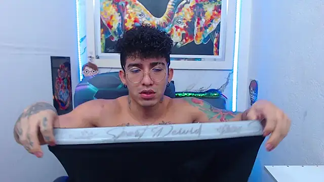 Snapshot of targuerian22 chatting on 22, 10, 2025 targuerian22 online show from 22, 10, 2025