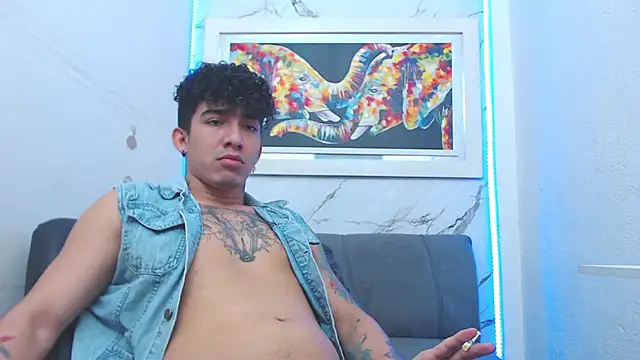 Snapshot of targuerian22 chatting on 13, 12, 2025 targuerian22 online show from 13, 12, 2025