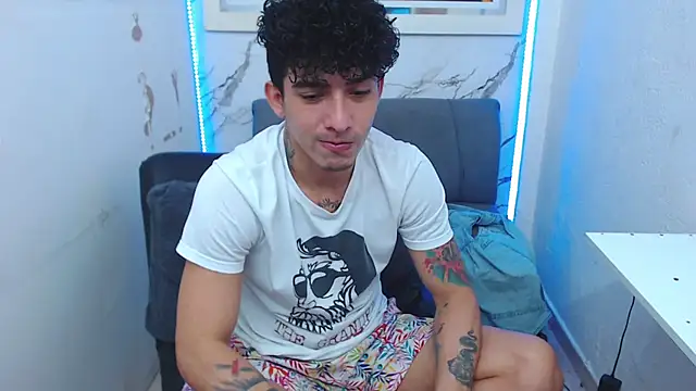 Snapshot of targuerian22 chatting on 15, 12, 2025 targuerian22 online show from 15, 12, 2025