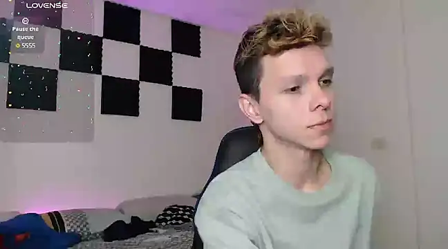 bryamado69 online show from 4, 2, 2025