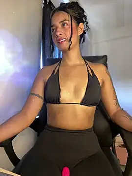 Laura fernandezII online show from 16, 3, 2025