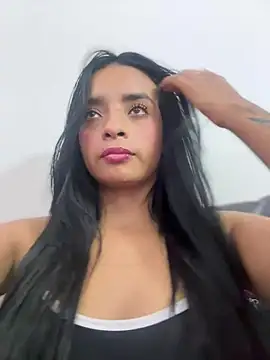 Laura fernandezII online show from 17, 3, 2025