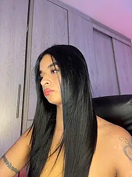 Laura fernandezII online show from 15, 12, 2025