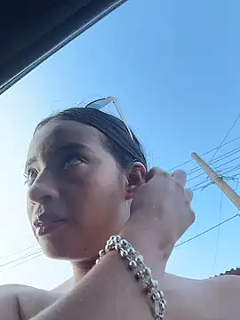 Laura fernandezII online show from 7, 3, 2026