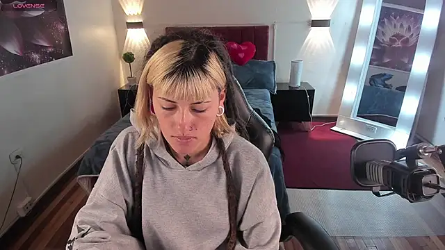  sharlotte777 online show from 25, 1, 2025