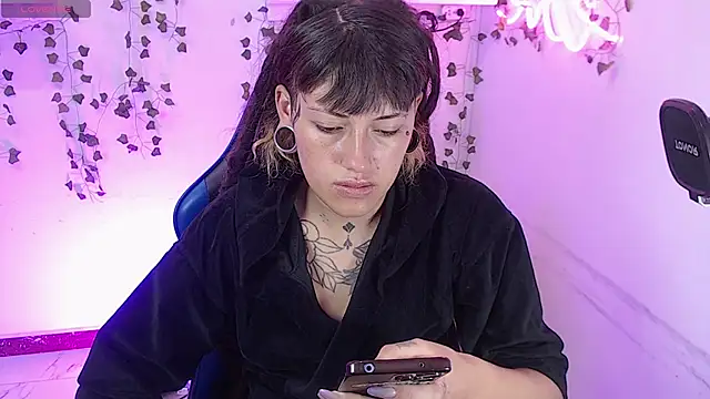 Snapshot of _sharlotte777 chatting on 4, 5, 2026 sharlotte777 online show from 4, 5, 2026