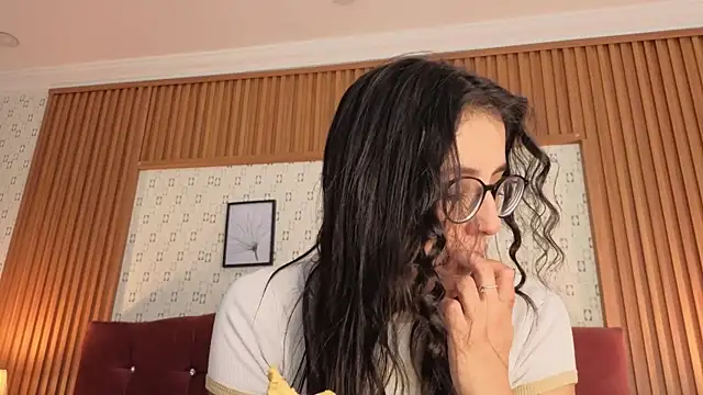 Snapshot of Princess_Violett chatting on 6, 5, 2026 Princess Violett online show from 6, 5, 2026