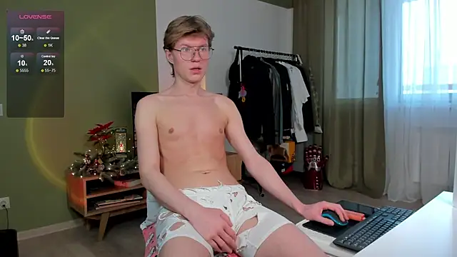 Snapshot of vlad_ggvldd chatting on 13, 12, 2024 vlad ggvldd online show from 13, 12, 2024