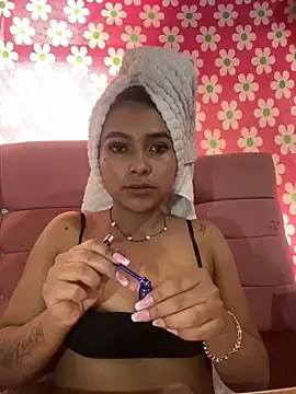 Snapshot of Miaa_coopeer chatting on 4, 1, 2025 Miaa coopeer online show from 4, 1, 2025