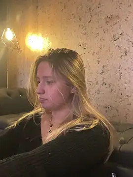 Snapshot of MiaPetit_ chatting on 8, 3, 2025 MiaPetit  online show from 8, 3, 2025