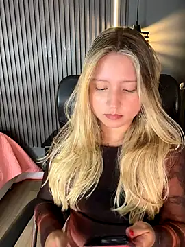 Snapshot of MiaPetit_ chatting on 12, 9, 2025 MiaPetit  online show from 12, 9, 2025