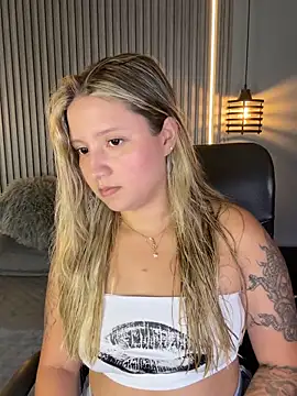 Snapshot of MiaPetit_ chatting on 28, 9, 2025 MiaPetit  online show from 28, 9, 2025