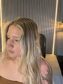 Snapshot of MiaPetit_ chatting on 4, 10, 2025 MiaPetit  online show from 4, 10, 2025