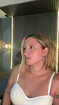 Snapshot of MiaPetit_ chatting on 7, 10, 2025 MiaPetit  online show from 7, 10, 2025