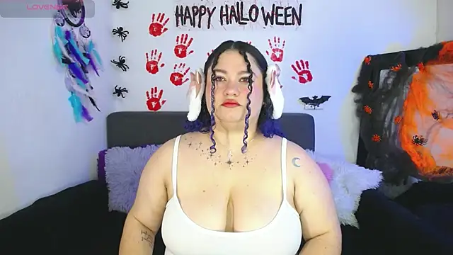 lunitaa0 online show from 2, 10, 2025