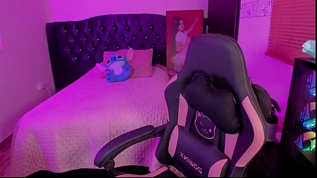 NahiaraEvans  online show from 19, 2, 2025