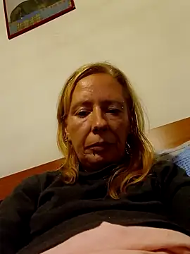 Snapshot of Ladykiss833 chatting on 18, 9, 2025 Ladykiss833 online show from 18, 9, 2025