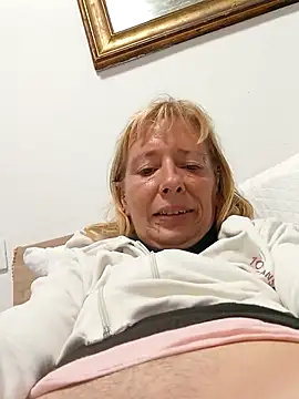 Snapshot of Ladykiss833 chatting on 5, 10, 2025 Ladykiss833 online show from 5, 10, 2025