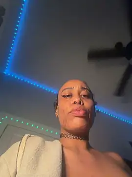 Snapshot of loveluna8 chatting on 4, 6, 2026 loveluna8 online show from 4, 6, 2026