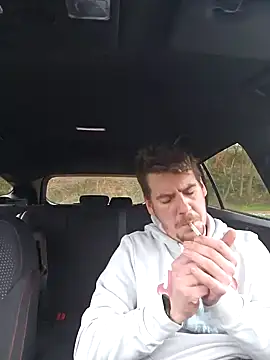 Snapshot of Titanhoott chatting on 4, 1, 2025 Titanhoott online show from 4, 1, 2025