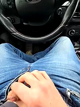 Titanhoott online show from 8, 1, 2025