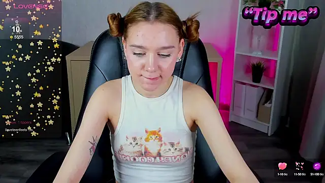 Snapshot of Lesi_Moonie01 chatting on 4, 2, 2025 Lesi Moonie01 online show from 4, 2, 2025