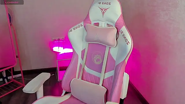 Snapshot of Lesi_Moonie01 chatting on 15, 2, 2025 Lesi Moonie01 online show from 15, 2, 2025