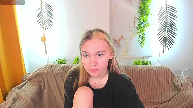 Snapshot of Lesi_Moonie01 chatting on 19, 9, 2025 Lesi Moonie01 online show from 19, 9, 2025