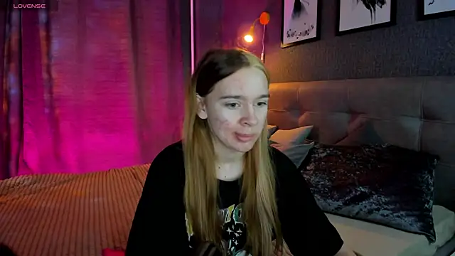 Snapshot of Lesi_Moonie01 chatting on 21, 9, 2025 Lesi Moonie01 online show from 21, 9, 2025