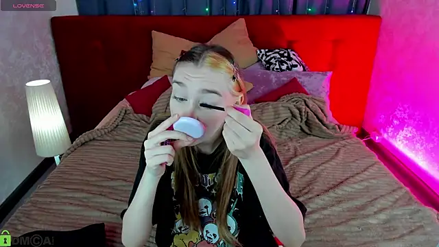 Snapshot of Lesi_Moonie01 chatting on 22, 9, 2025 Lesi Moonie01 online show from 22, 9, 2025