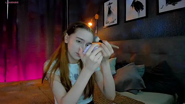 Snapshot of Lesi_Moonie01 chatting on 3, 10, 2025 Lesi Moonie01 online show from 3, 10, 2025