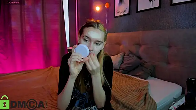 Snapshot of Lesi_Moonie01 chatting on 14, 10, 2025 Lesi Moonie01 online show from 14, 10, 2025