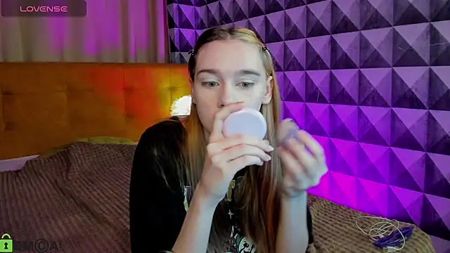 Snapshot of Lesi_Moonie01 chatting on 15, 10, 2025 Lesi Moonie01 online show from 15, 10, 2025