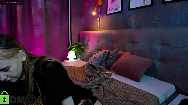 Snapshot of Lesi_Moonie01 chatting on 17, 10, 2025 Lesi Moonie01 online show from 17, 10, 2025