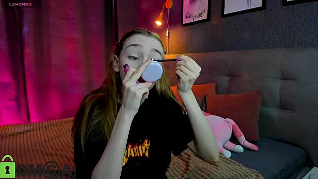 Snapshot of Lesi_Moonie01 chatting on 18, 10, 2025 Lesi Moonie01 online show from 18, 10, 2025