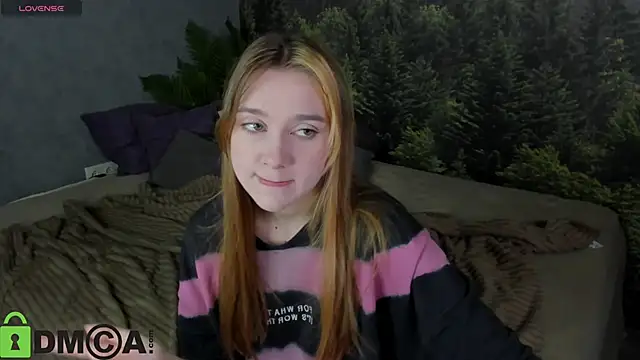 Snapshot of Lesi_Moonie01 chatting on 4, 11, 2025 Lesi Moonie01 online show from 4, 11, 2025