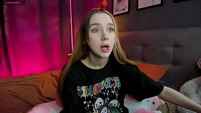 Snapshot of Lesi_Moonie01 chatting on 6, 11, 2025 Lesi Moonie01 online show from 6, 11, 2025