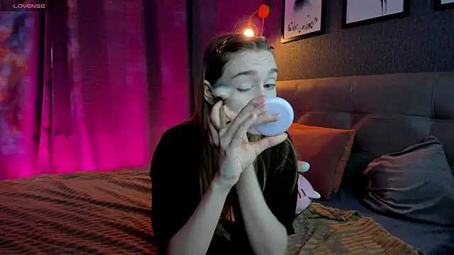 Snapshot of Lesi_Moonie01 chatting on 9, 11, 2025 Lesi Moonie01 online show from 9, 11, 2025