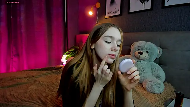 Snapshot of Lesi_Moonie01 chatting on 19, 11, 2025 Lesi Moonie01 online show from 19, 11, 2025