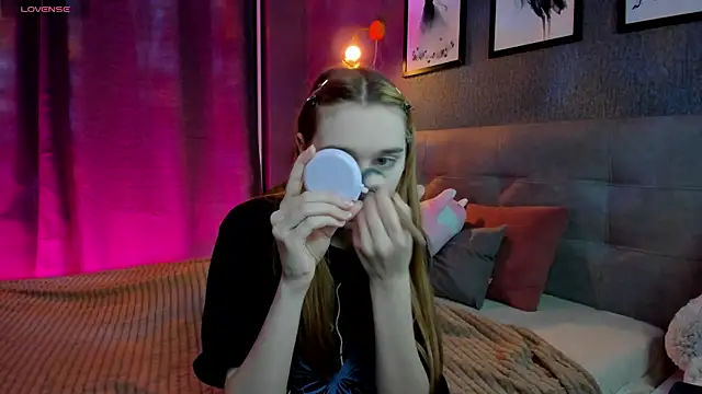 Snapshot of Lesi_Moonie01 chatting on 24, 11, 2025 Lesi Moonie01 online show from 24, 11, 2025